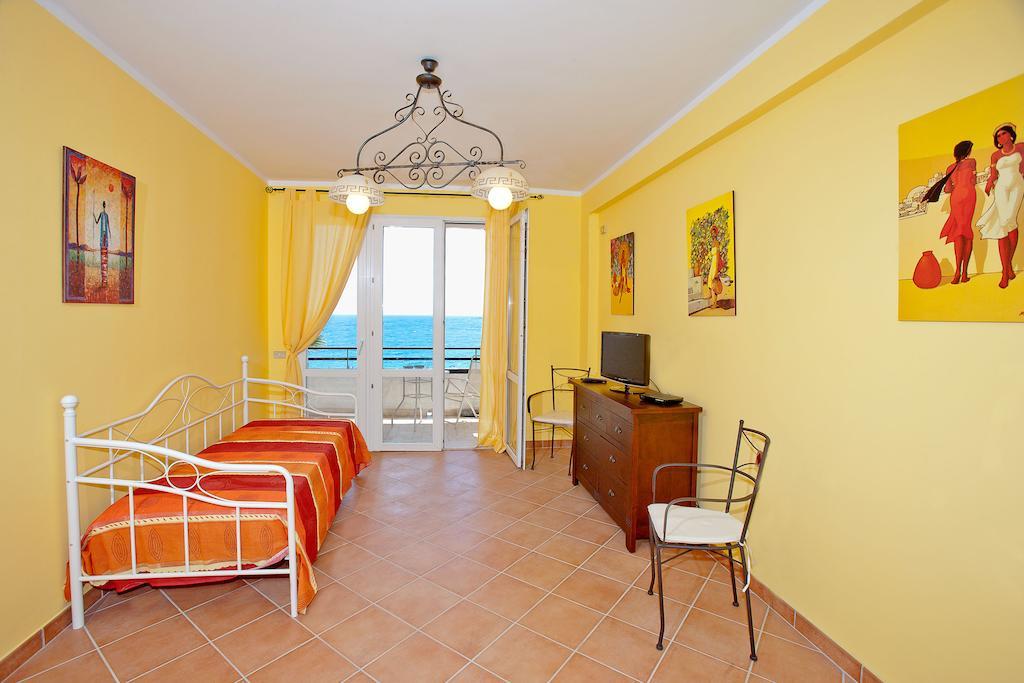 Polifemo Apartment Летояни Стая снимка