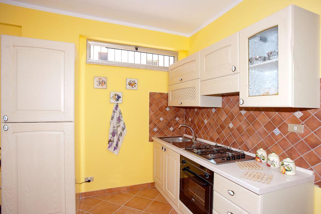 Polifemo Apartment Летояни Екстериор снимка