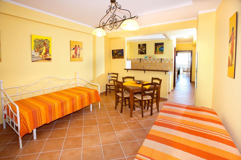 Polifemo Apartment Летояни Екстериор снимка